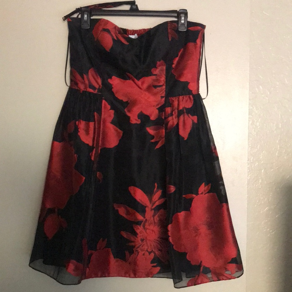 Jessica Simpson strapless floral print dress.